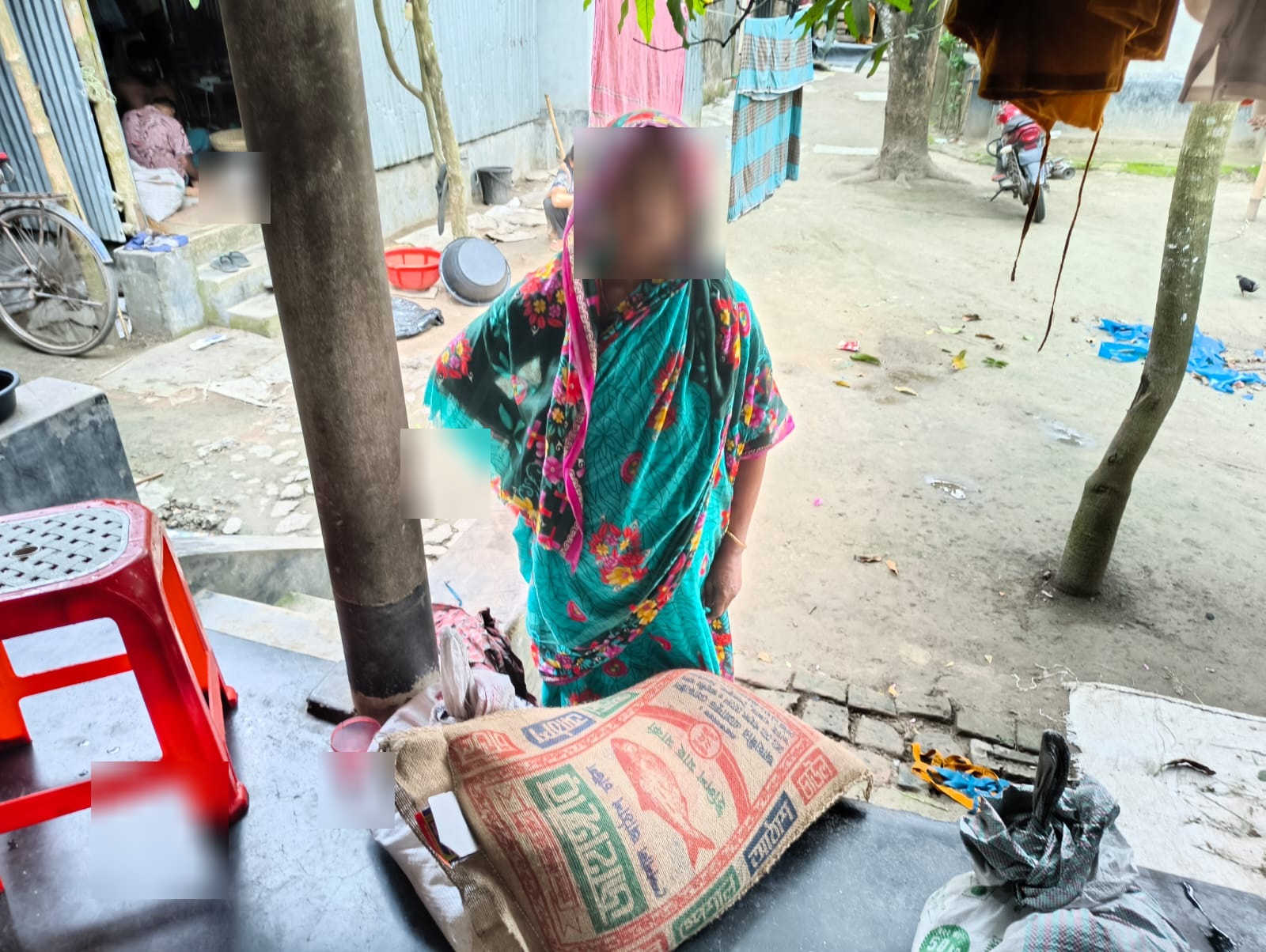 Woman receiving food support in Berbari